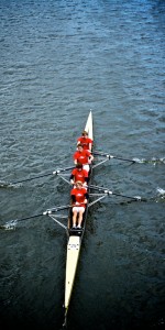 De Knorrensteijn Memorial Regatta is een achtervolgingswedstrijd over 4,4 km! 5 compo blikken voor de Godin!