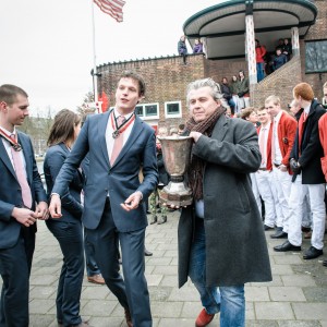 De feestelijke doop van de nieuwe 4- door de heer Raymond Browne, hoofd van het Sport & Cultuurcentrum TU Delft!