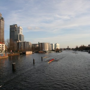 Vier afstanden knallen op de Amstel te Amsterdam